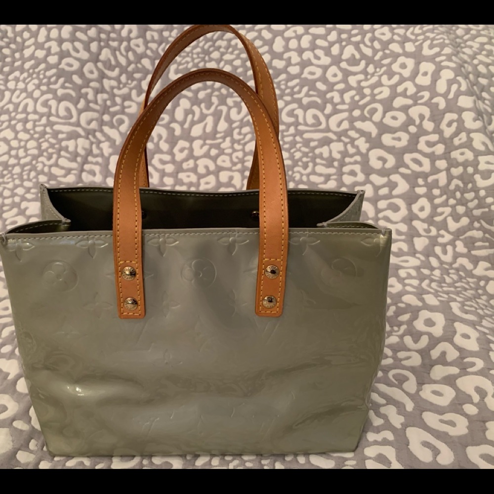 Louis Vuitton Reade PM green leather Handbag.10x7”